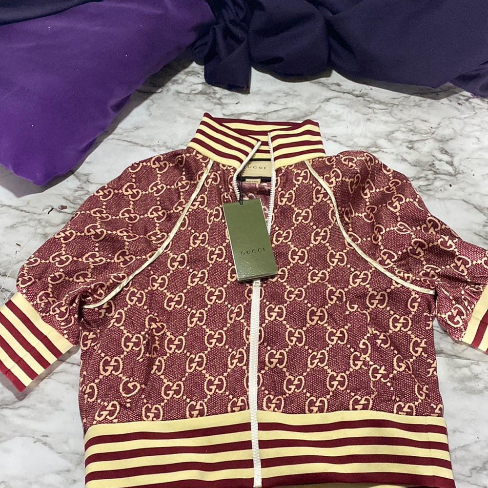 Women small authentic Gucci activewear jacket online now for 1800$